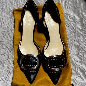 Prada authentic shoes in a good condition size38 but fit olso size 7